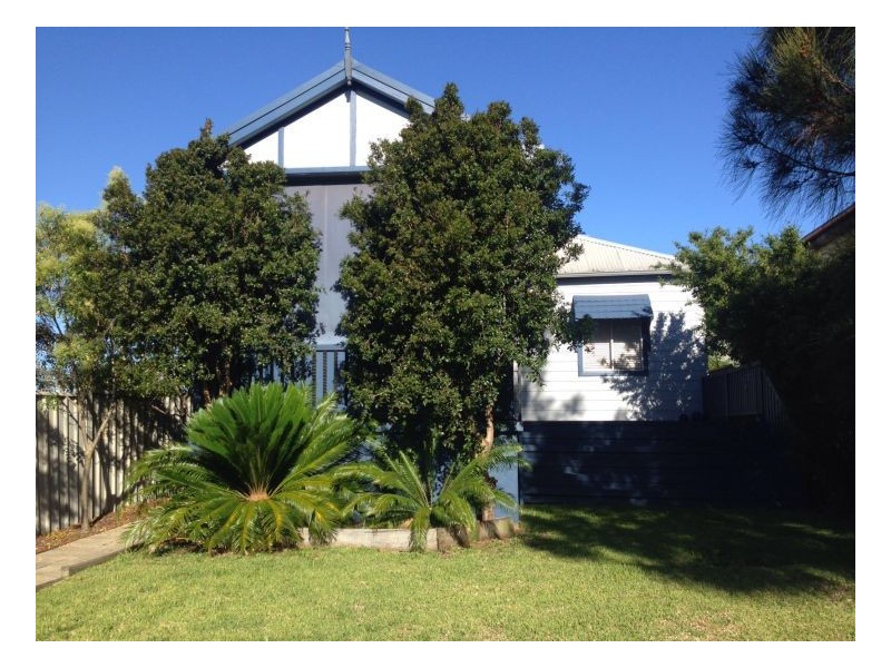 115 Woodstock Street, Mayfield NSW 2304