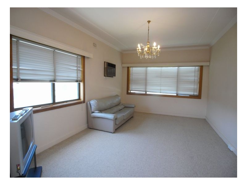 8 Wallace Street, Waratah NSW 2298