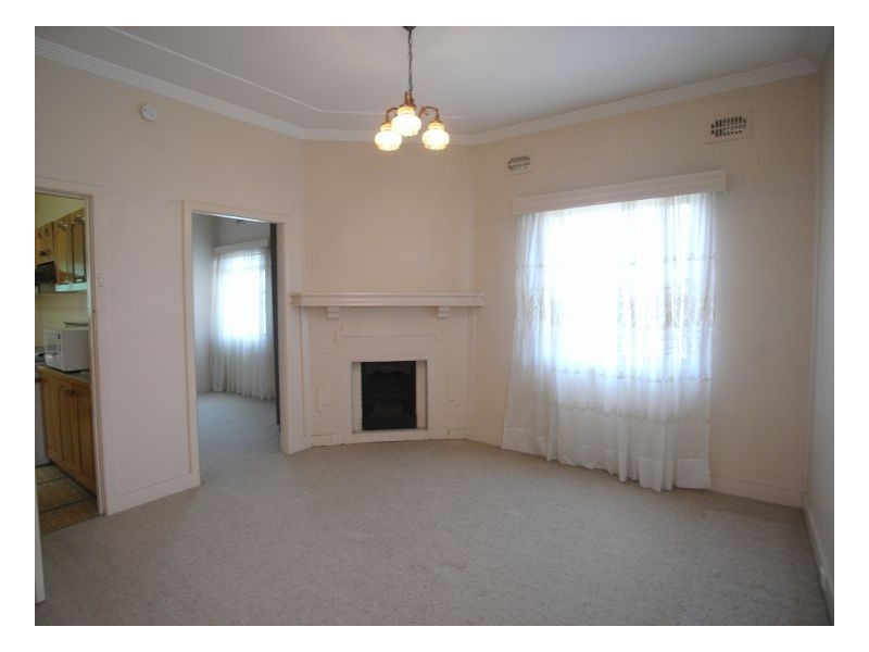 8 Wallace Street, Waratah NSW 2298