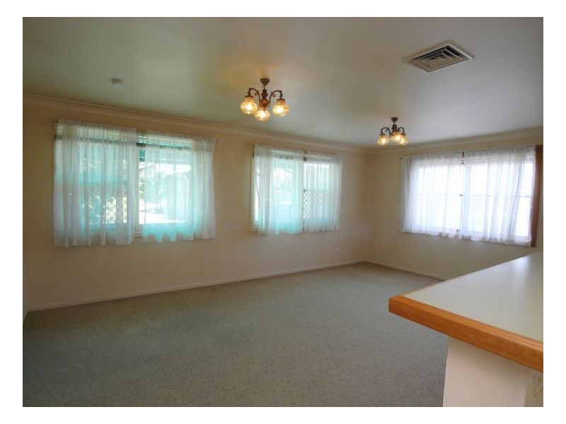 8 Wallace Street, Waratah NSW 2298