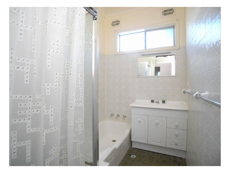 8 Wallace Street, Waratah NSW 2298