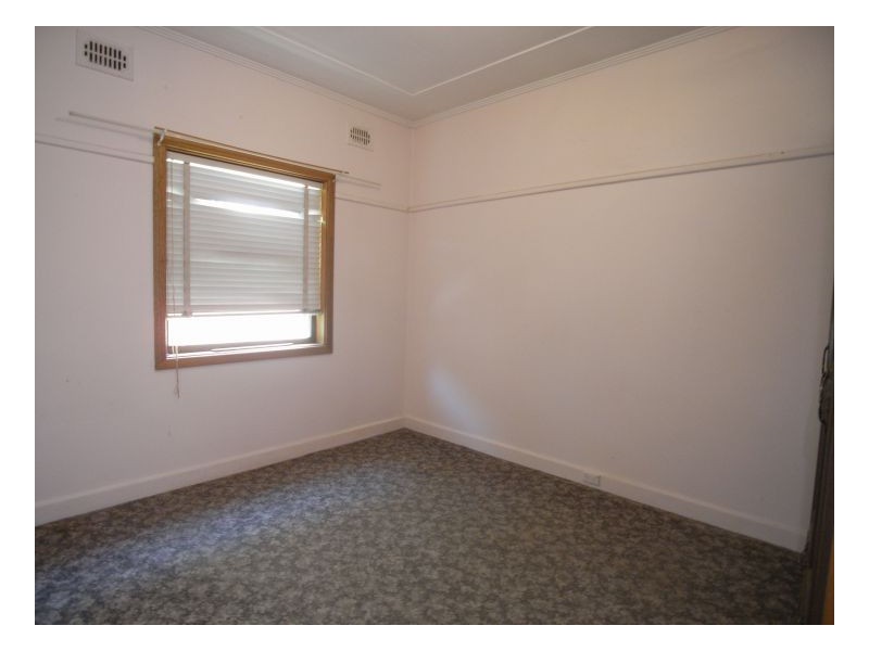 8 Wallace Street, Waratah NSW 2298