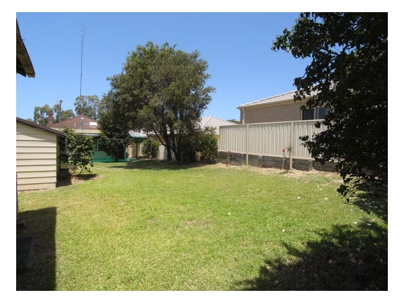 8 Wallace Street, Waratah NSW 2298