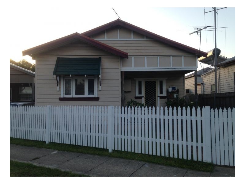 15 Baker St, Mayfield NSW 2304