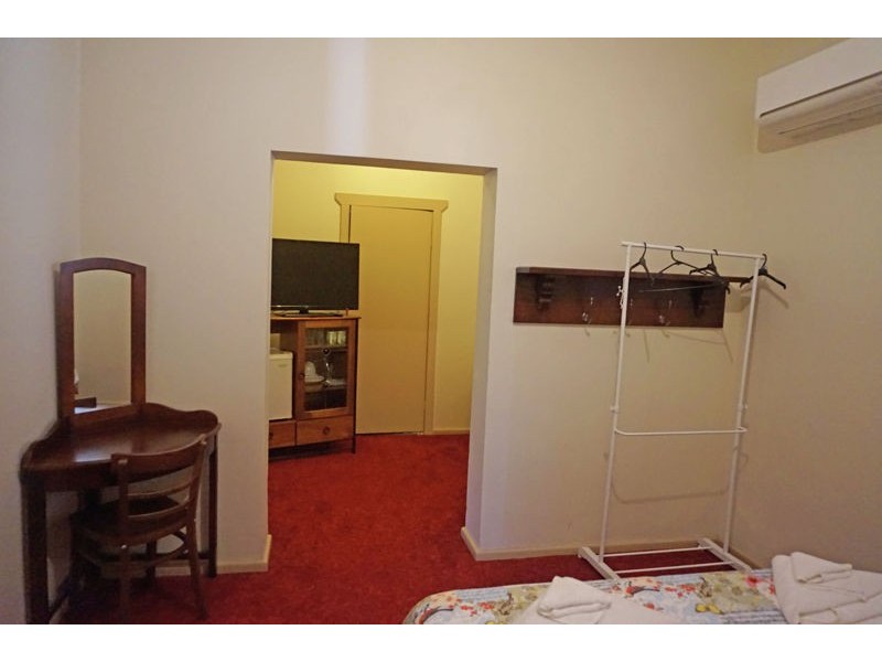 Room 1 The Loftus, Junee NSW 2663