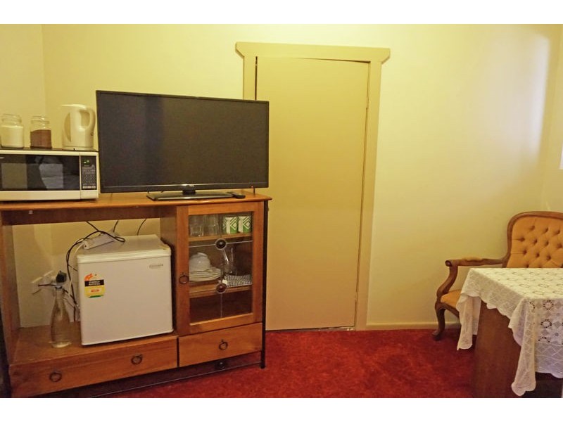 Room 1 The Loftus, Junee NSW 2663