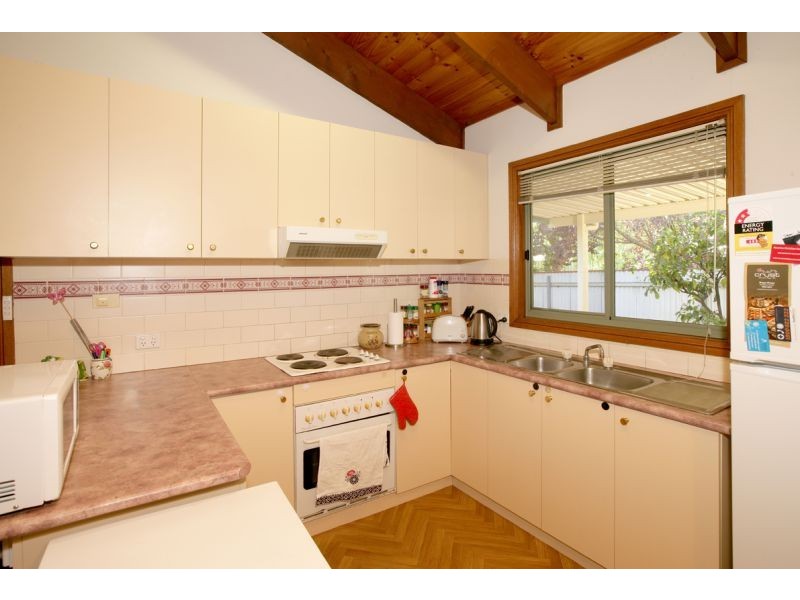 15 Richard Street, Turvey Park NSW 2650