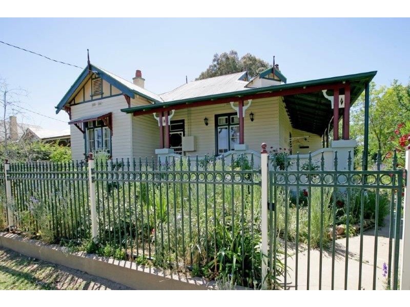 80 Main St, Junee NSW 2663