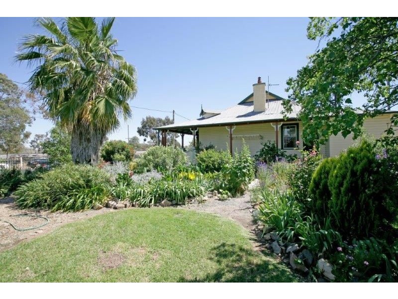 80 Main St, Junee NSW 2663