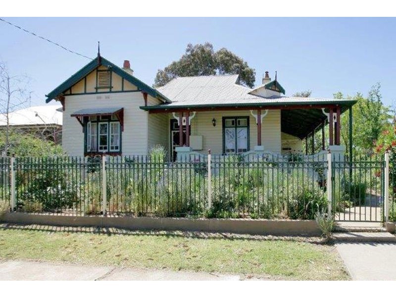 80 Main St, Junee NSW 2663