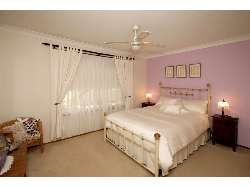 9 Merinda Crescent, Kooringal NSW 2650