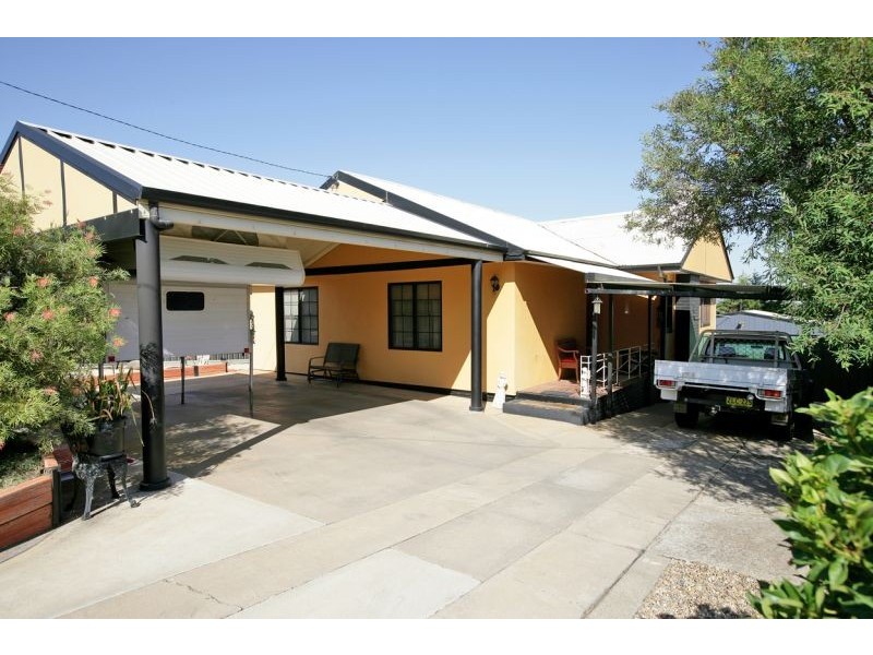 68 Mitchelmore Street, Turvey Park NSW 2650