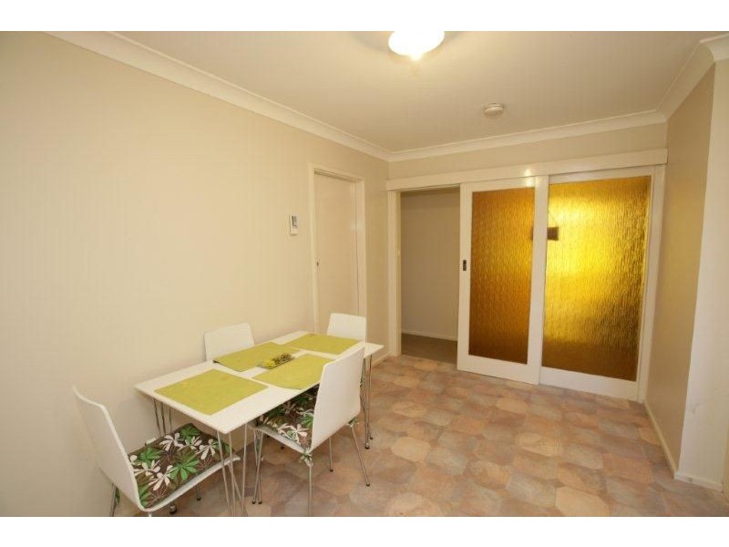 8 Cooinbil Cres, Kooringal NSW 2650