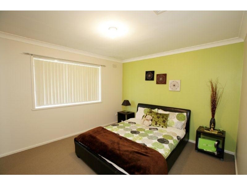 8 Cooinbil Cres, Kooringal NSW 2650