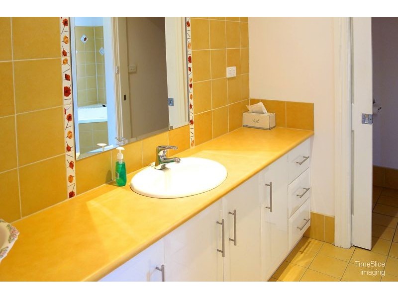 63 Brooklyn Drive, Bourkelands NSW 2650