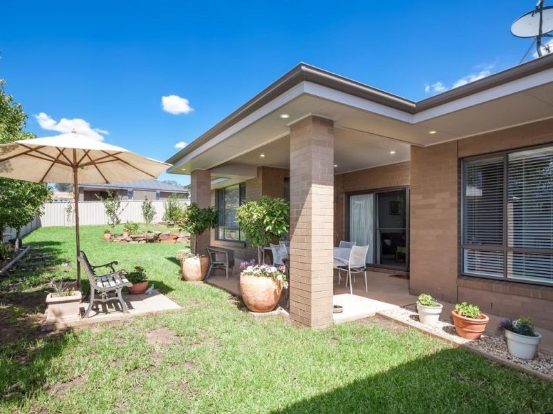 11 Osterley Street, Bourkelands NSW 2650