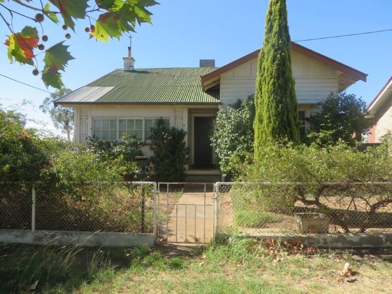 4 Pitt St, Junee NSW 2663