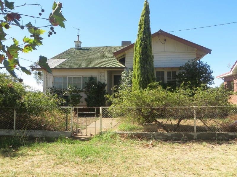 4 Pitt St, Junee NSW 2663
