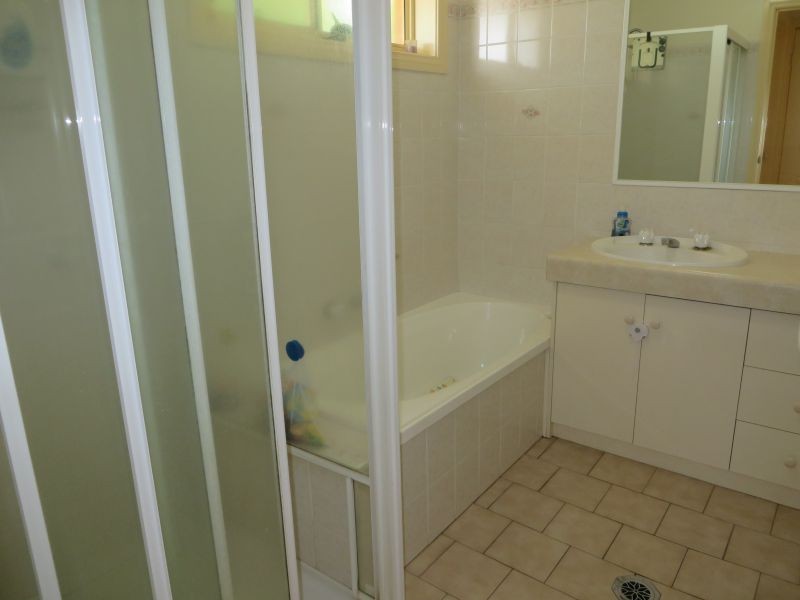 23 Kaldari Crescent, Glenfield Park NSW 2650