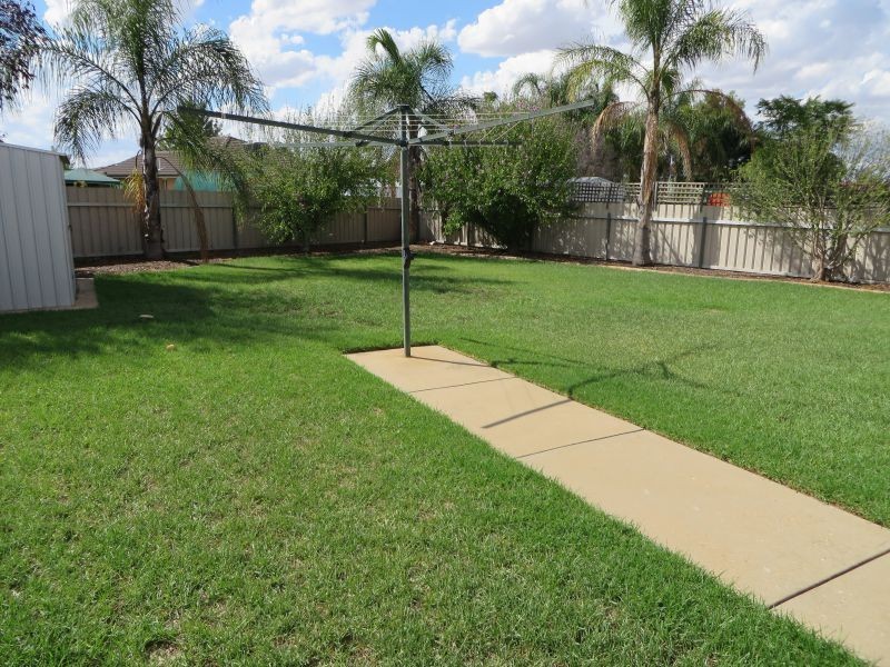 23 Kaldari Crescent, Glenfield Park NSW 2650