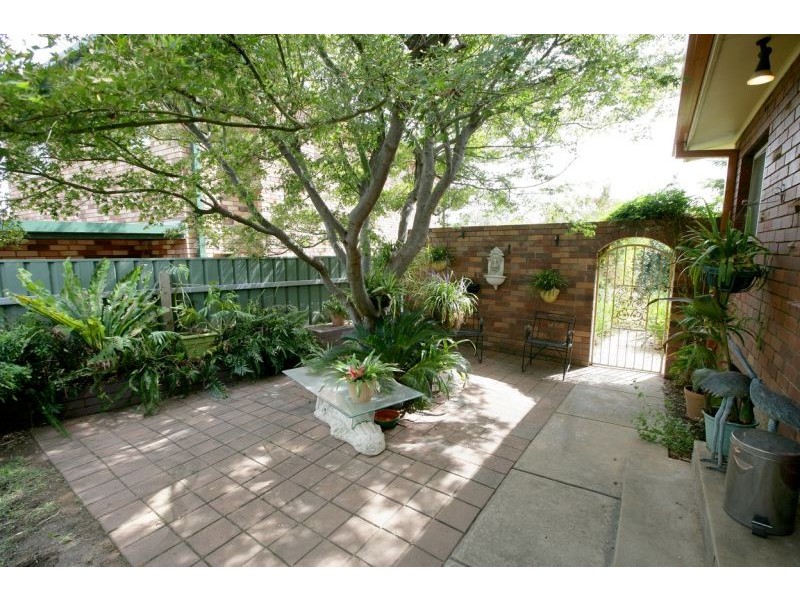 8 Mccoullough Drive, Tolland NSW 2650