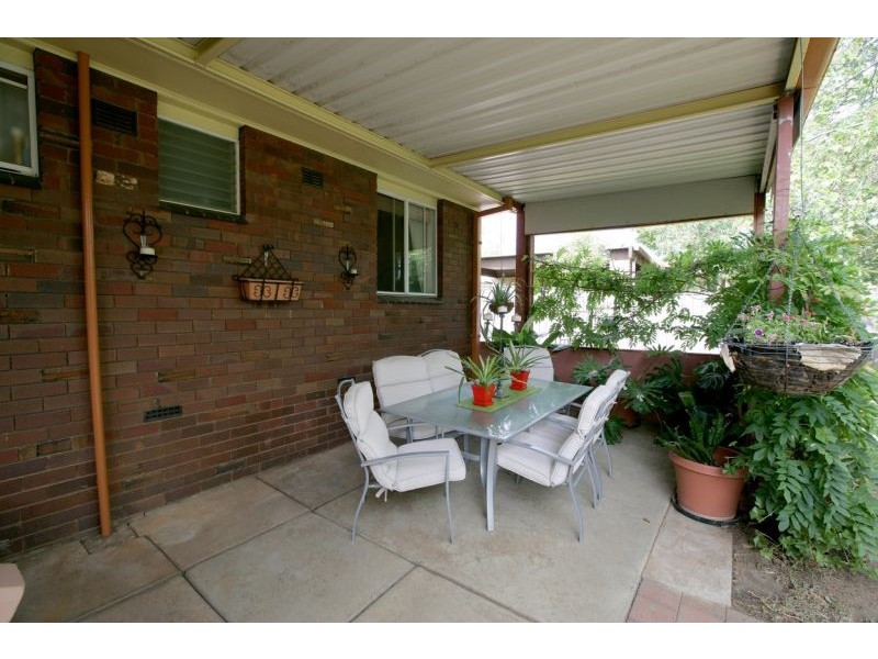 8 Mccoullough Drive, Tolland NSW 2650