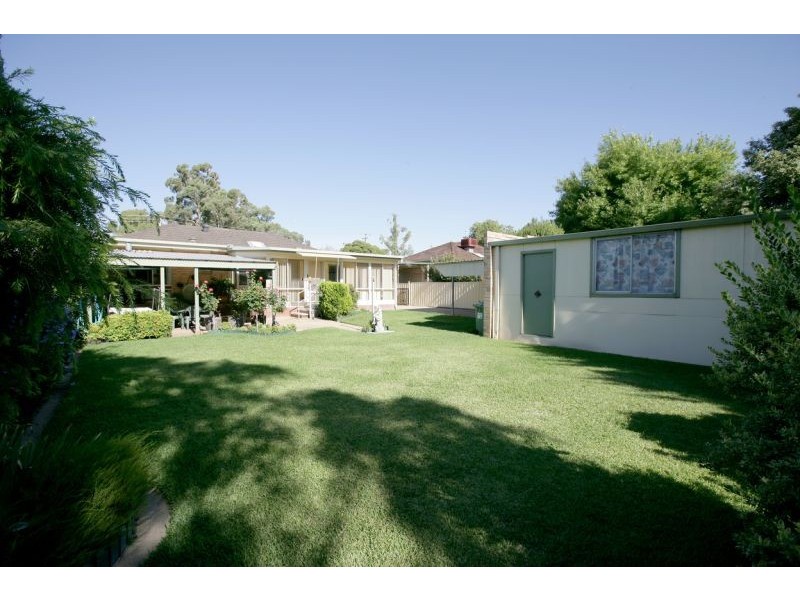 4 Ziegler Avenue, Kooringal NSW 2650
