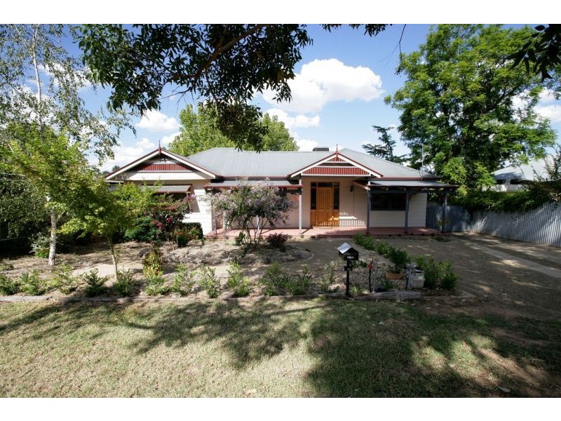 127 Meadow Street, Kooringal NSW 2650