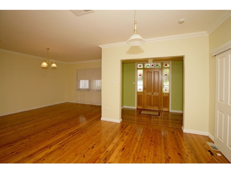 127 Meadow Street, Kooringal NSW 2650