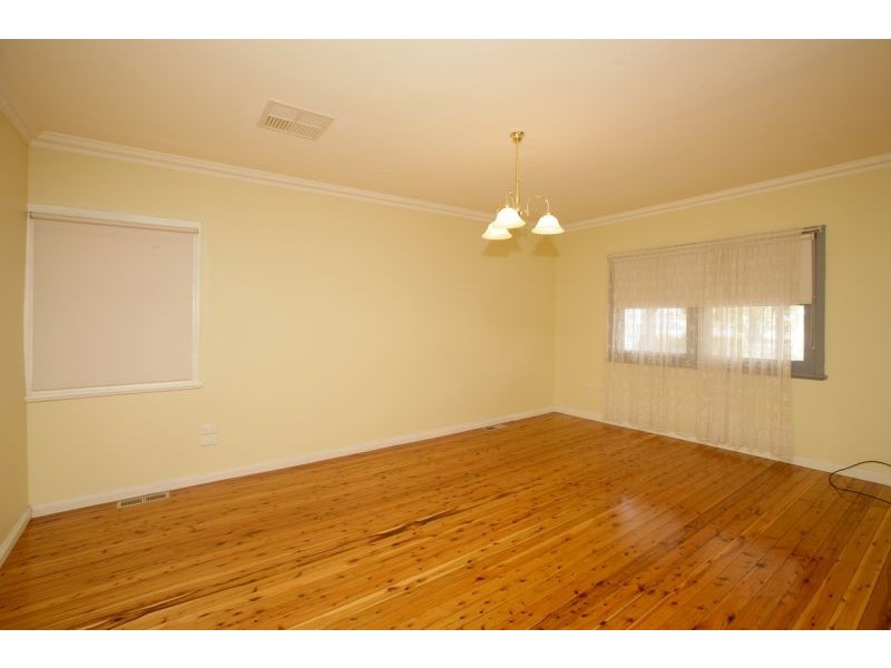 127 Meadow Street, Kooringal NSW 2650