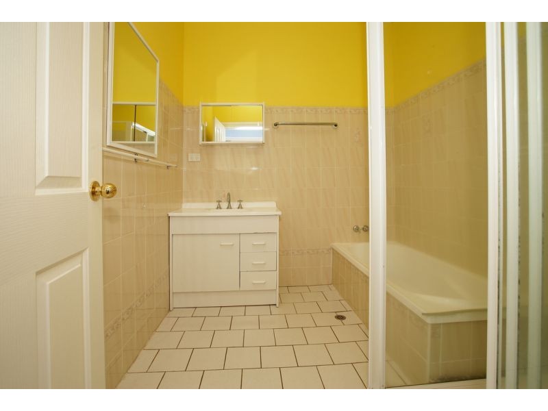 127 Meadow Street, Kooringal NSW 2650