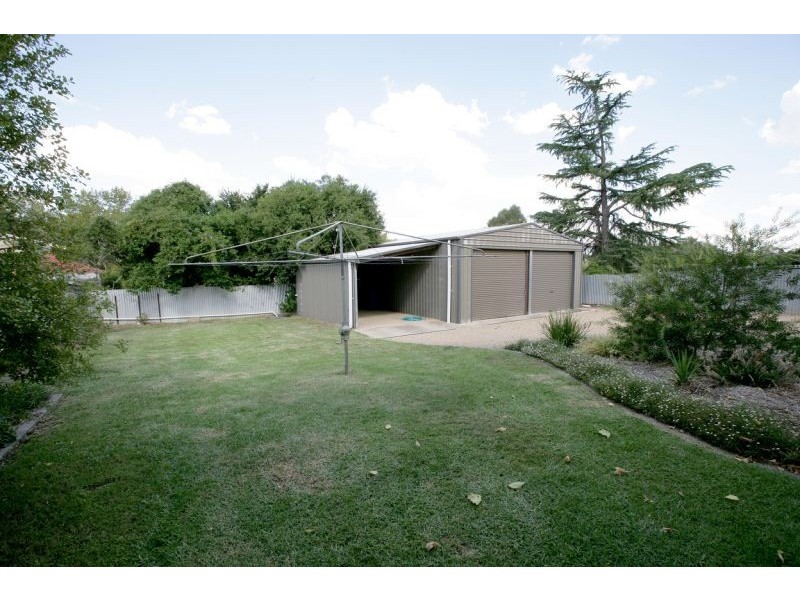 127 Meadow Street, Kooringal NSW 2650