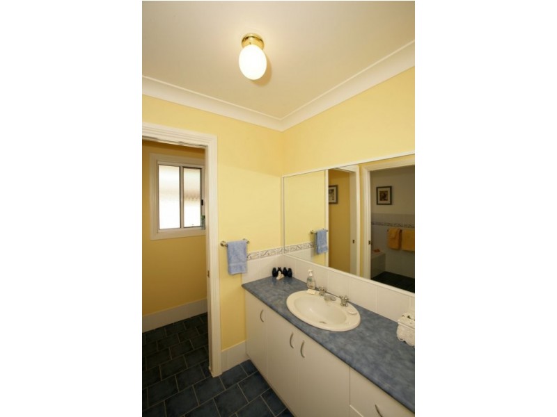 17 Grampian Place, Tatton NSW 2650