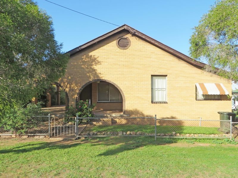13 Cedric St, Junee NSW 2663
