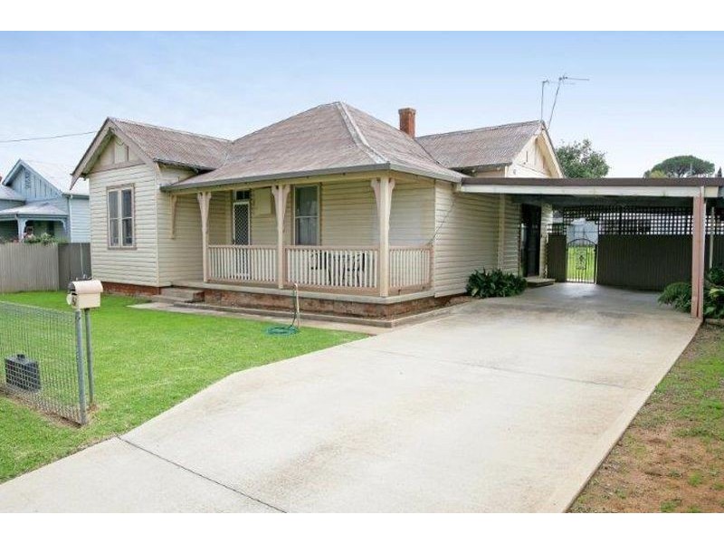 61 Regent St, Junee NSW 2663