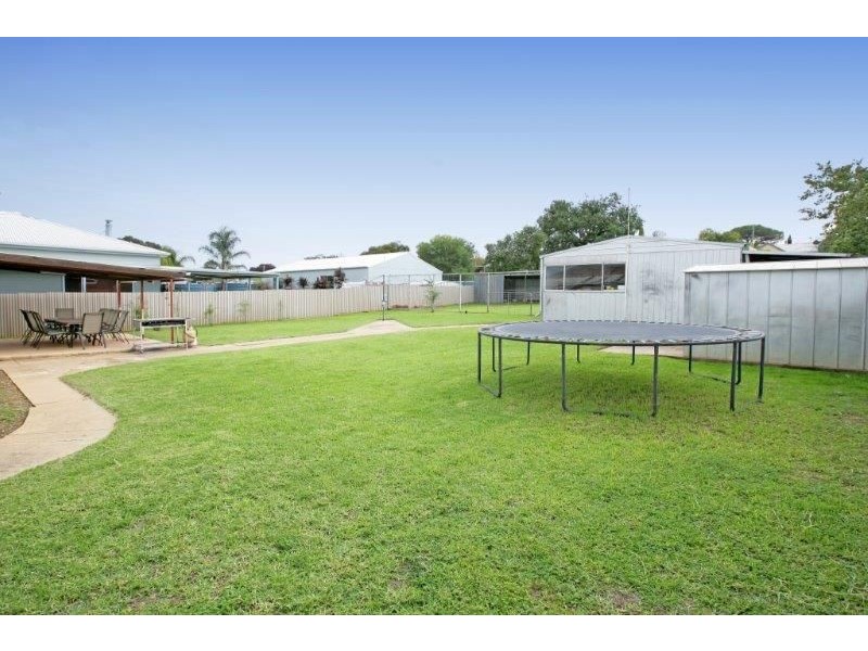 61 Regent St, Junee NSW 2663