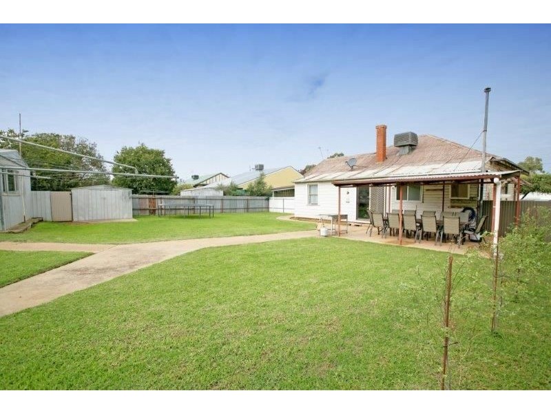 61 Regent St, Junee NSW 2663