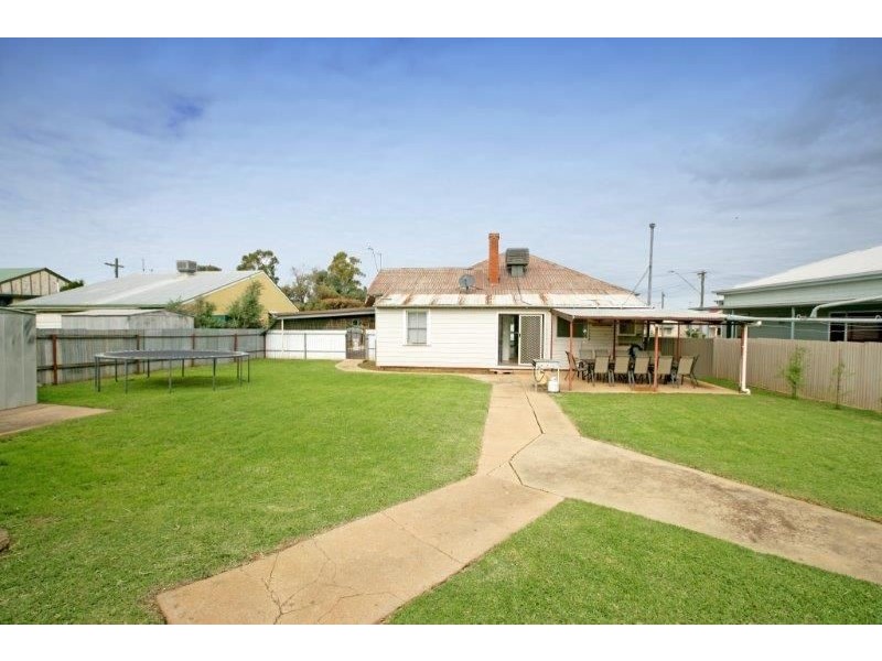 61 Regent St, Junee NSW 2663