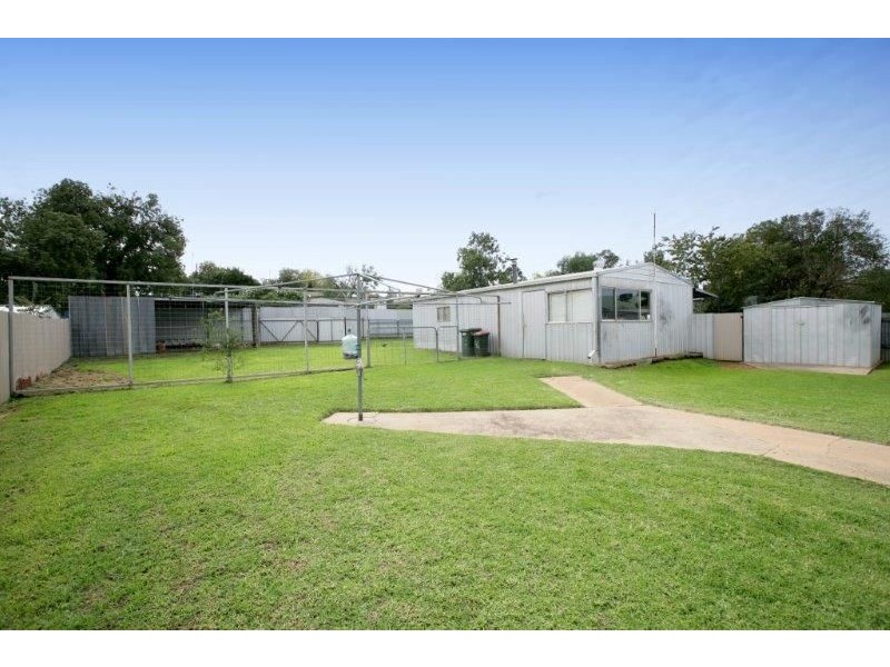61 Regent St, Junee NSW 2663