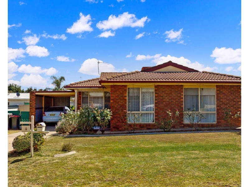 4 Hunter St, Junee NSW 2663