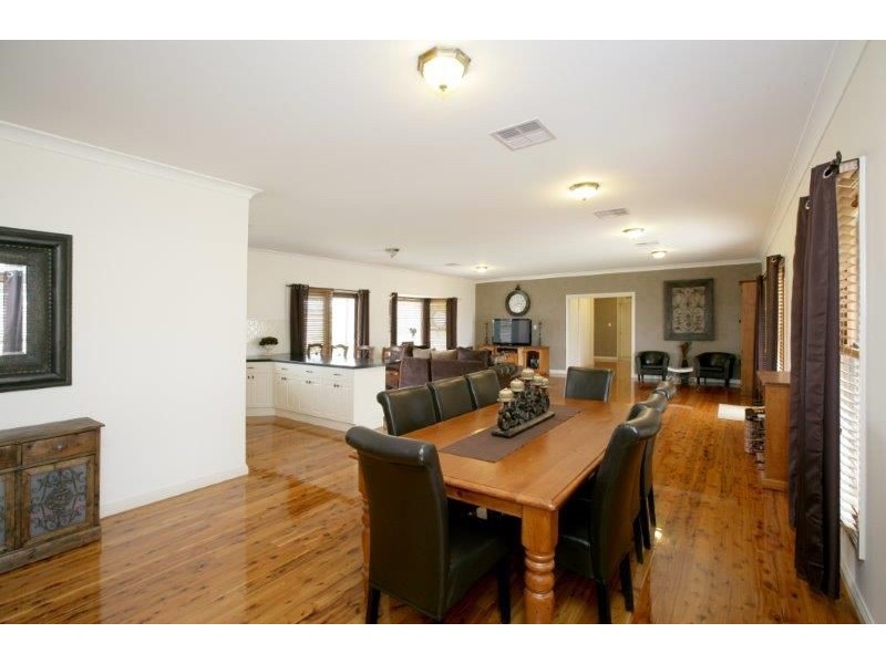 21 Kinvara Drive, Junee NSW 2663