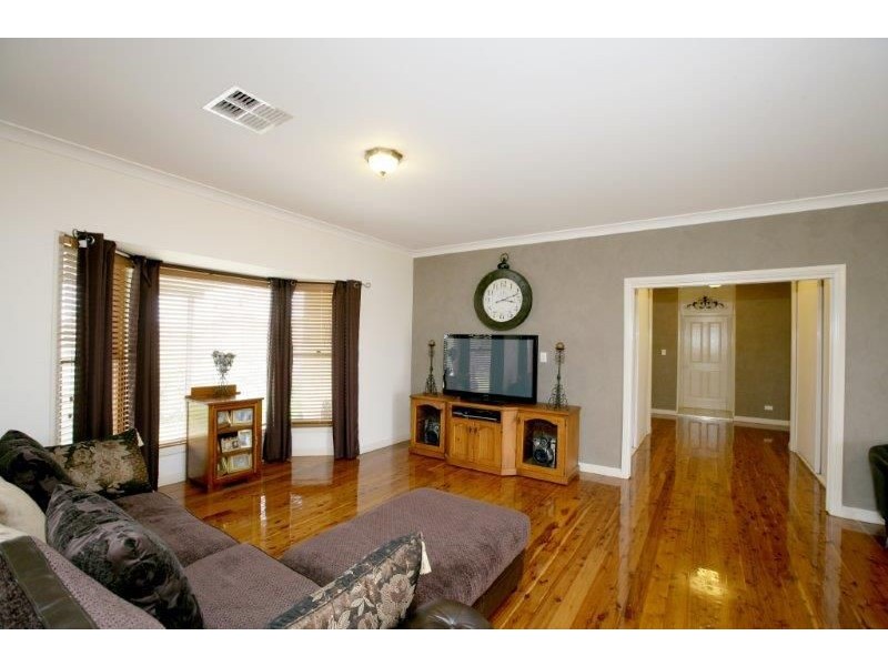 21 Kinvara Drive, Junee NSW 2663