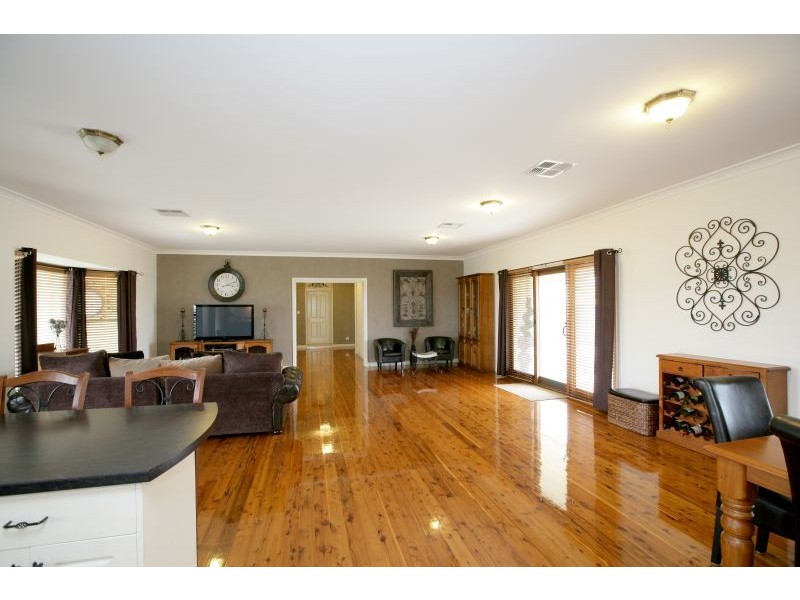 21 Kinvara Drive, Junee NSW 2663