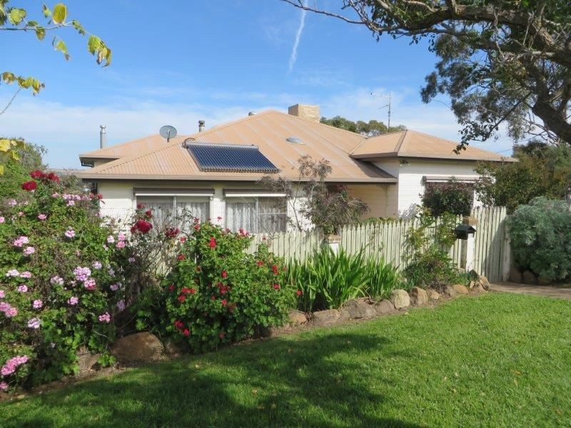 16 Knight Street, Junee NSW 2663