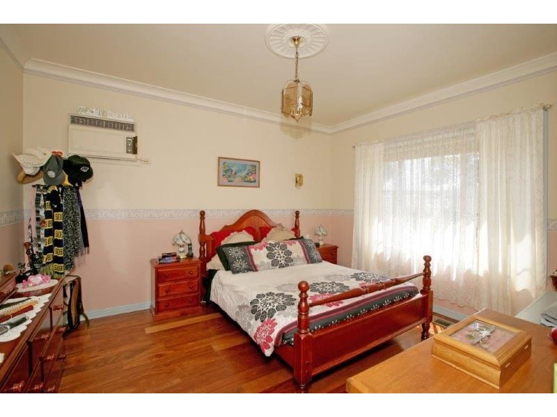 16 Knight Street, Junee NSW 2663
