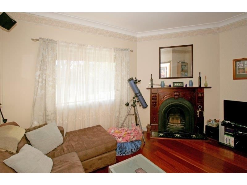 16 Knight Street, Junee NSW 2663