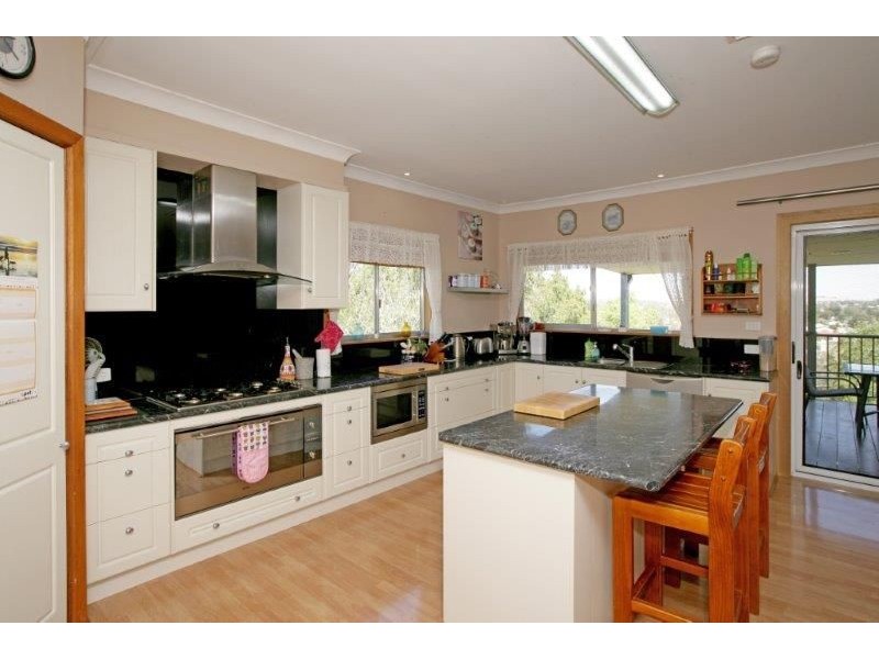 16 Knight Street, Junee NSW 2663