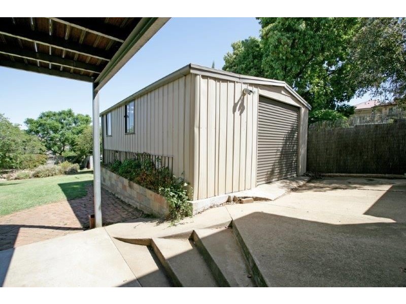 16 Knight Street, Junee NSW 2663