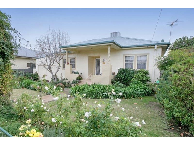 219 Gurwood St, Wagga Wagga NSW 2650