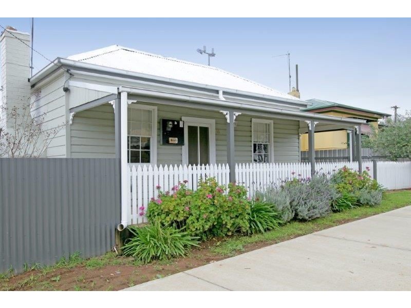 16 Denison Street, Junee NSW 2663